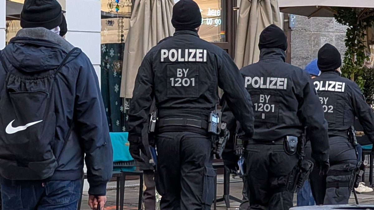 Mlátí a bodá lidi na potkání. Nebezpečného Eritrejce nelze z Německa deportovat